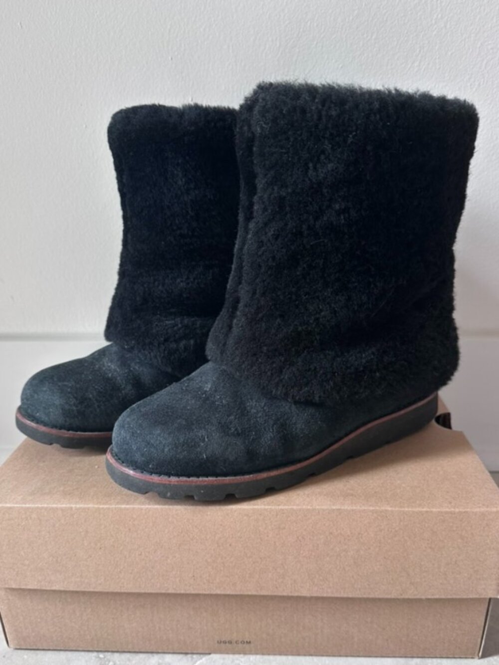 UGG Austrailia Maylin Suede Shearling Ankle Boots - Black - Sz 6